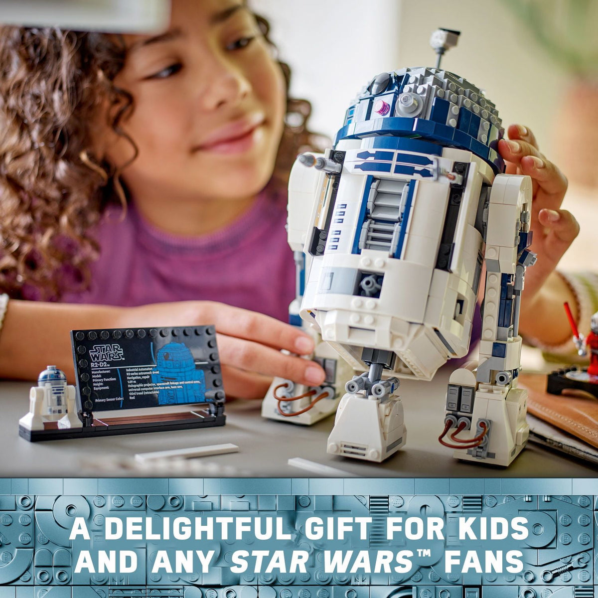 LEGO Star Wars R2-D2 Brick Built Droid Figure, Collectible Star Wars Room Décor with Exclusive 25th Anniversary Minifigure Darth Malak, Creative Play