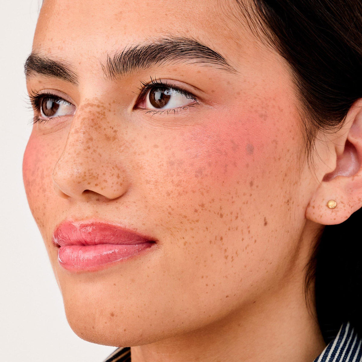 WANDERful World Silky-Soft Powder Blush Mini