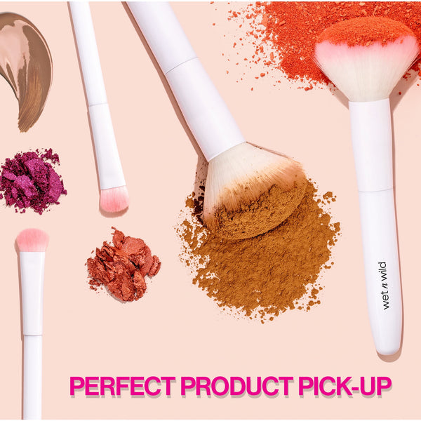 Wet n Wild Essential Brush, ultra-plush Eyeshadow Brush, Synthetic