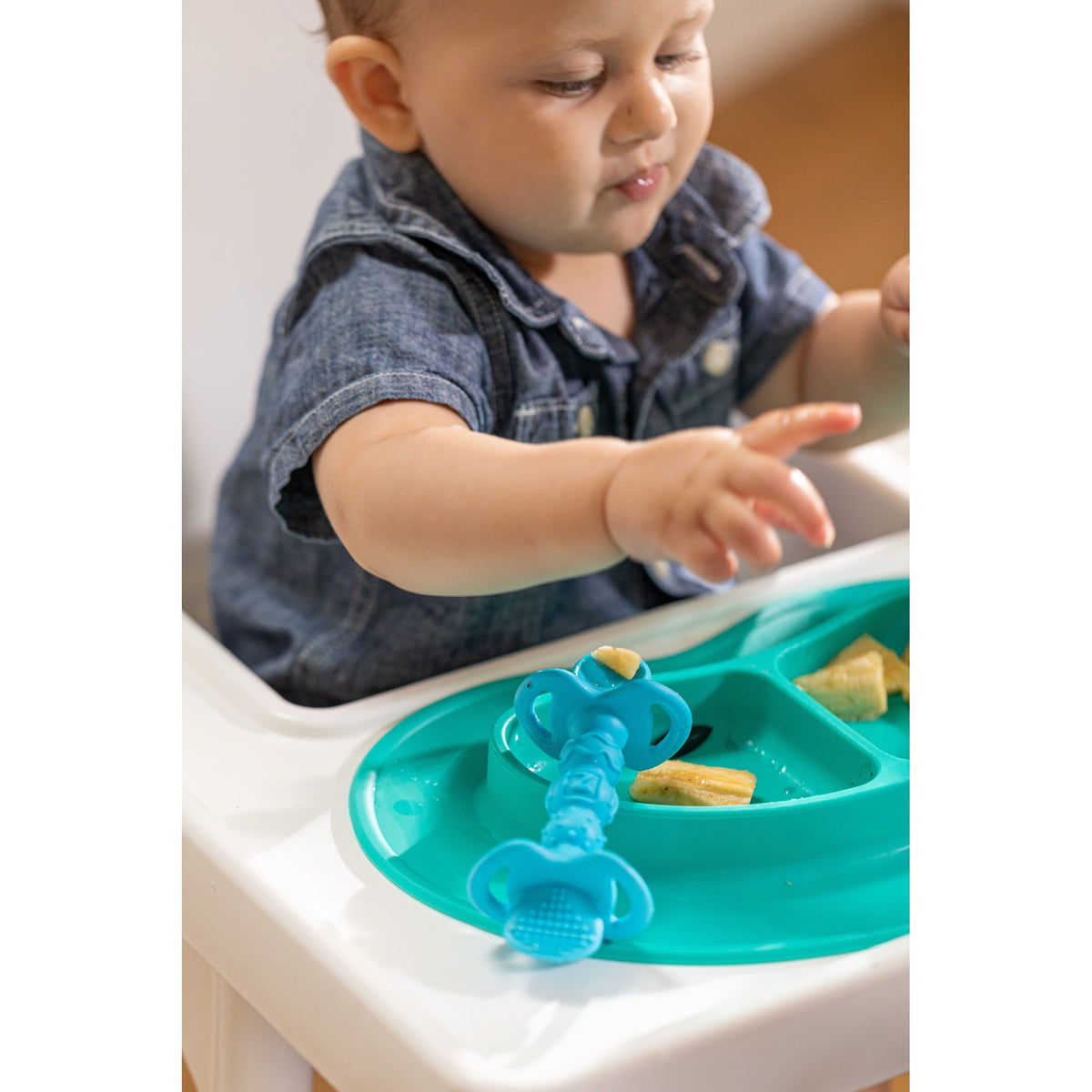 Nuby Sure Grip Silicone Miracle Mat 2-Section Oval Plate, Aqua Blue