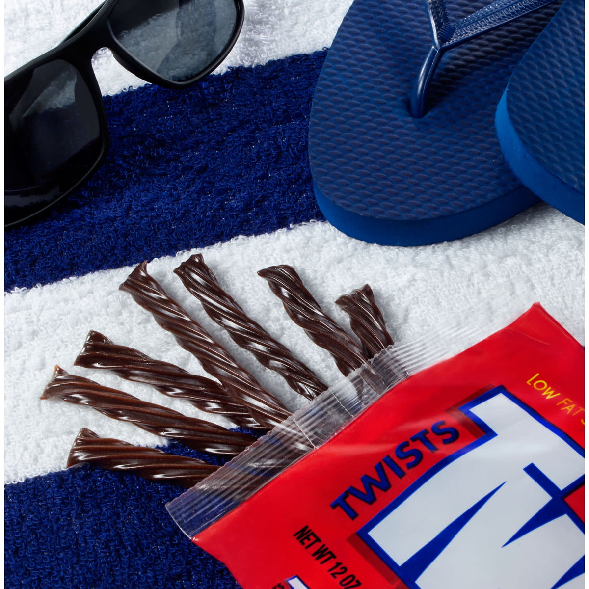 Twizzlers Twists HERSHEY's Chocolate Flavored Licorice Style Chewy Candy, Bag 12 oz