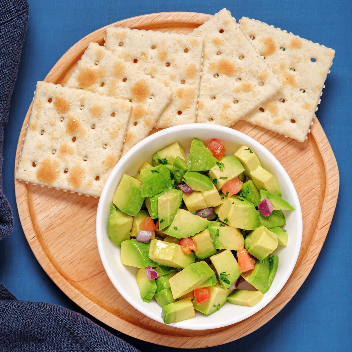 Premium Original Saltine Crackers, Lunch Snacks, Family Size, 24 oz