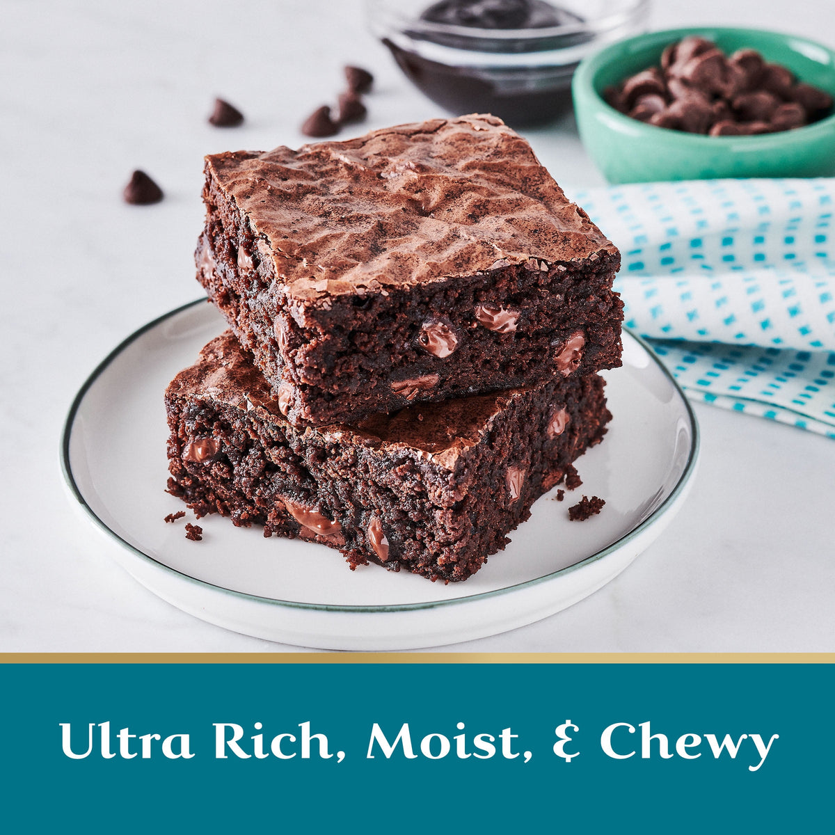 GHIRARDELLI Ultimate Chocolate Premium Brownie Mix, a Premium Baking Mix, Includes Chocolate Syrup and Chips, 19 oz Box